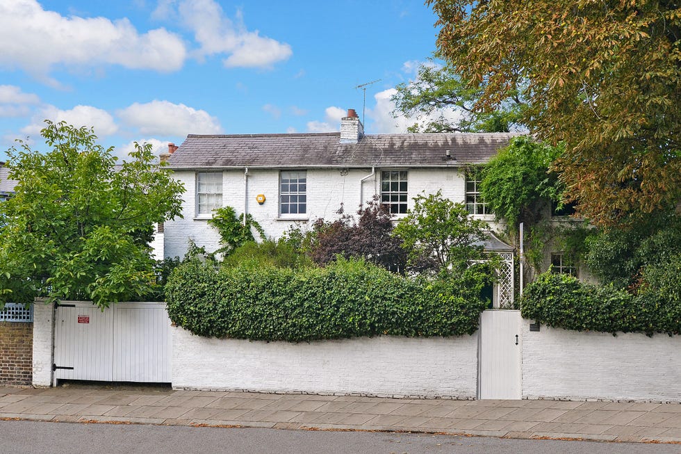 Restored Georgian Farmhouse In London For Sale - Chiswick Houses For Sale