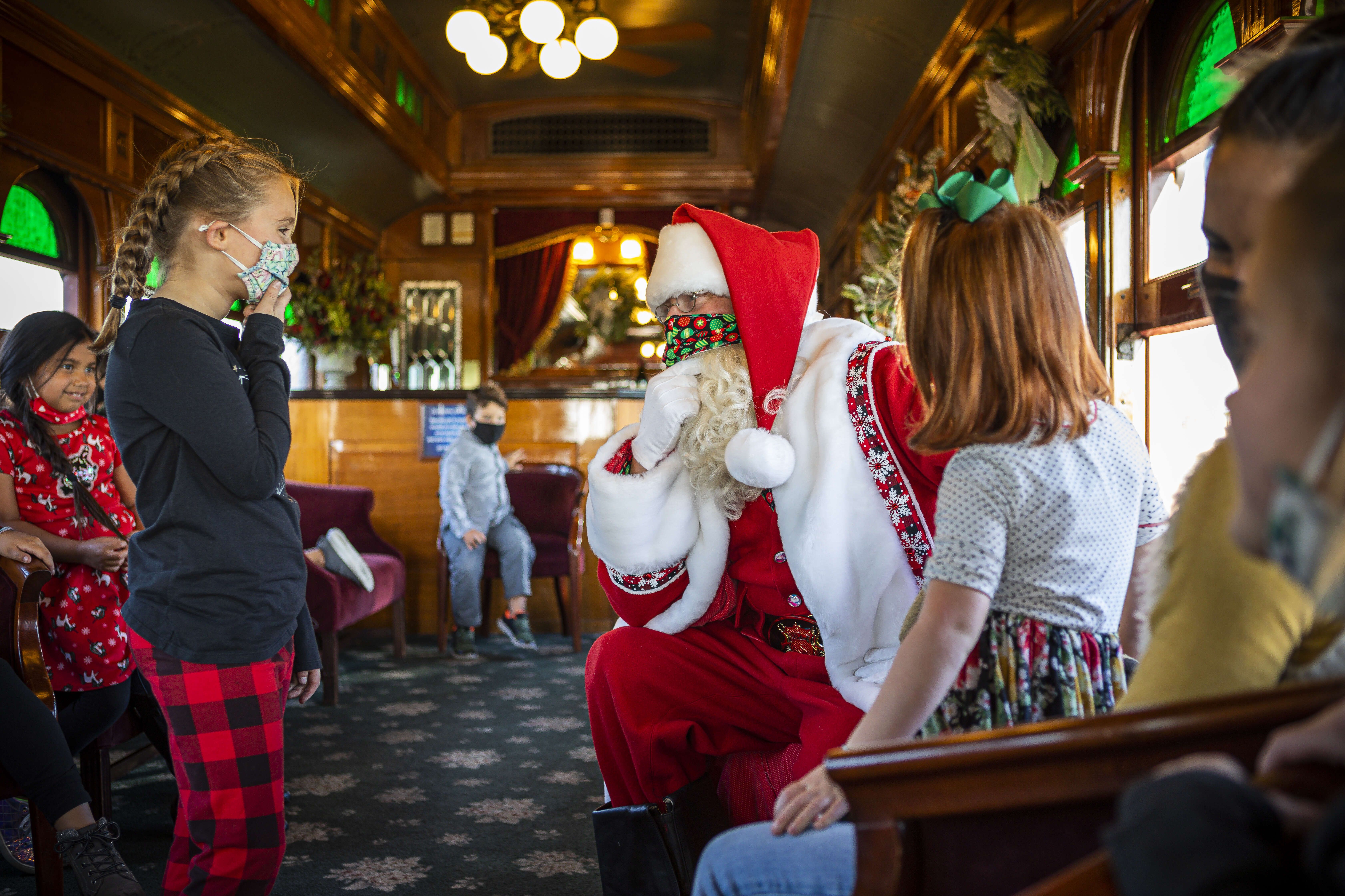 14 Best Christmas Train Rides 2020 - Holiday Train Rides in the US