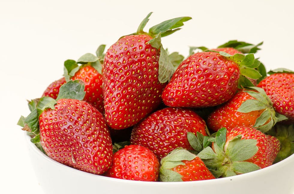 Natural foods, Strawberry, Strawberries, Fruit, Berry, Food, Frutti di bosco, Plant, Accessory fruit, Superfood, 
