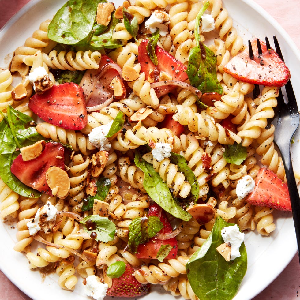 Best Strawberry Balsamic Pasta Salad - How To Make Strawberry Balsamic ...