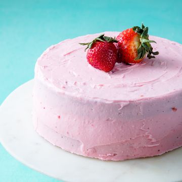 homemade strawberry cake horizontal