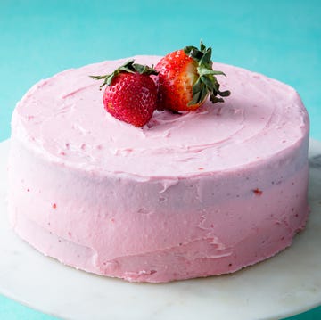 homemade strawberry cake horizontal