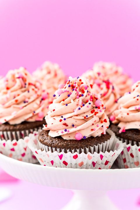 strawberry chocolate cupcakes valentines day cupcakes