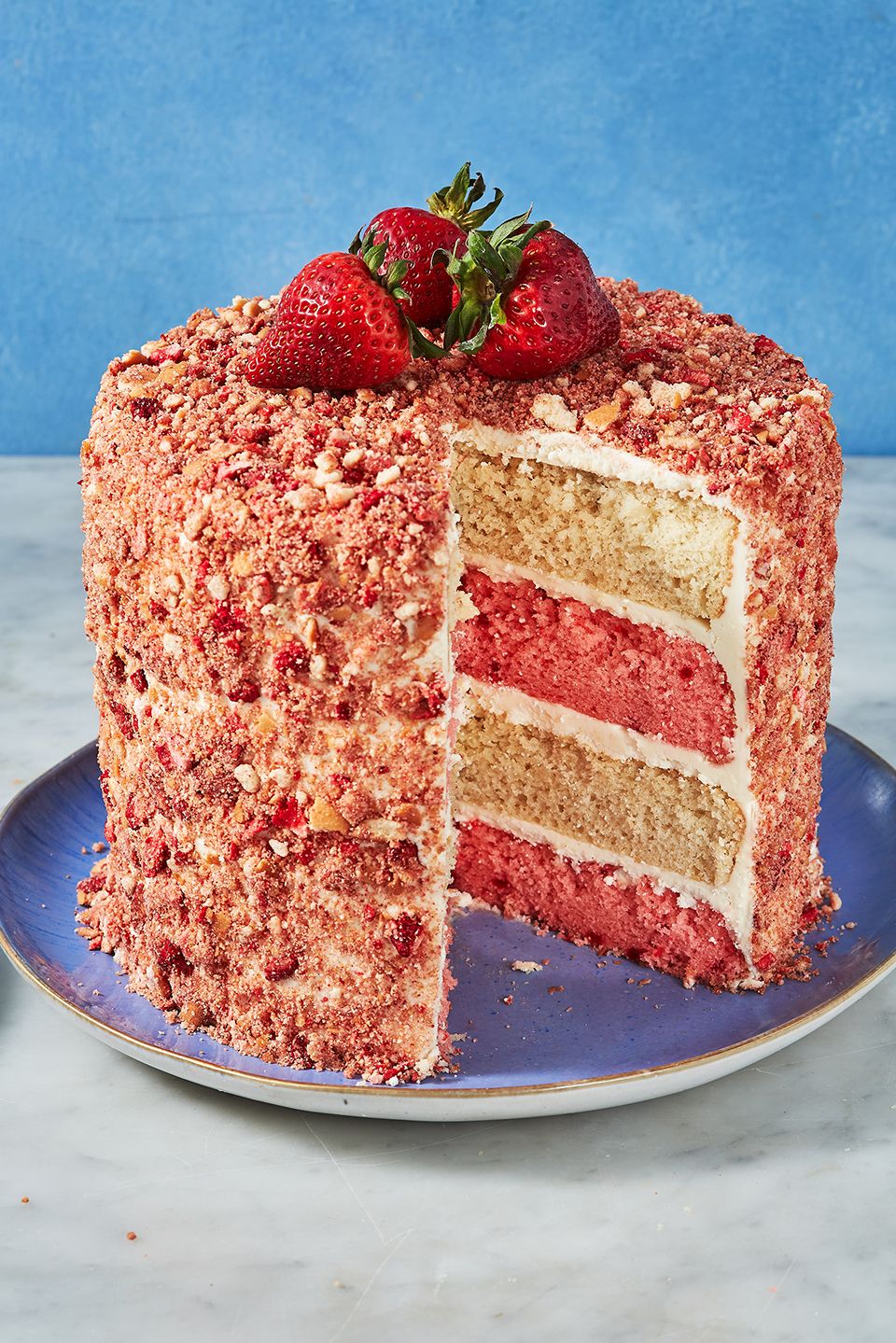 strawberry crunch cake on a blue plate
