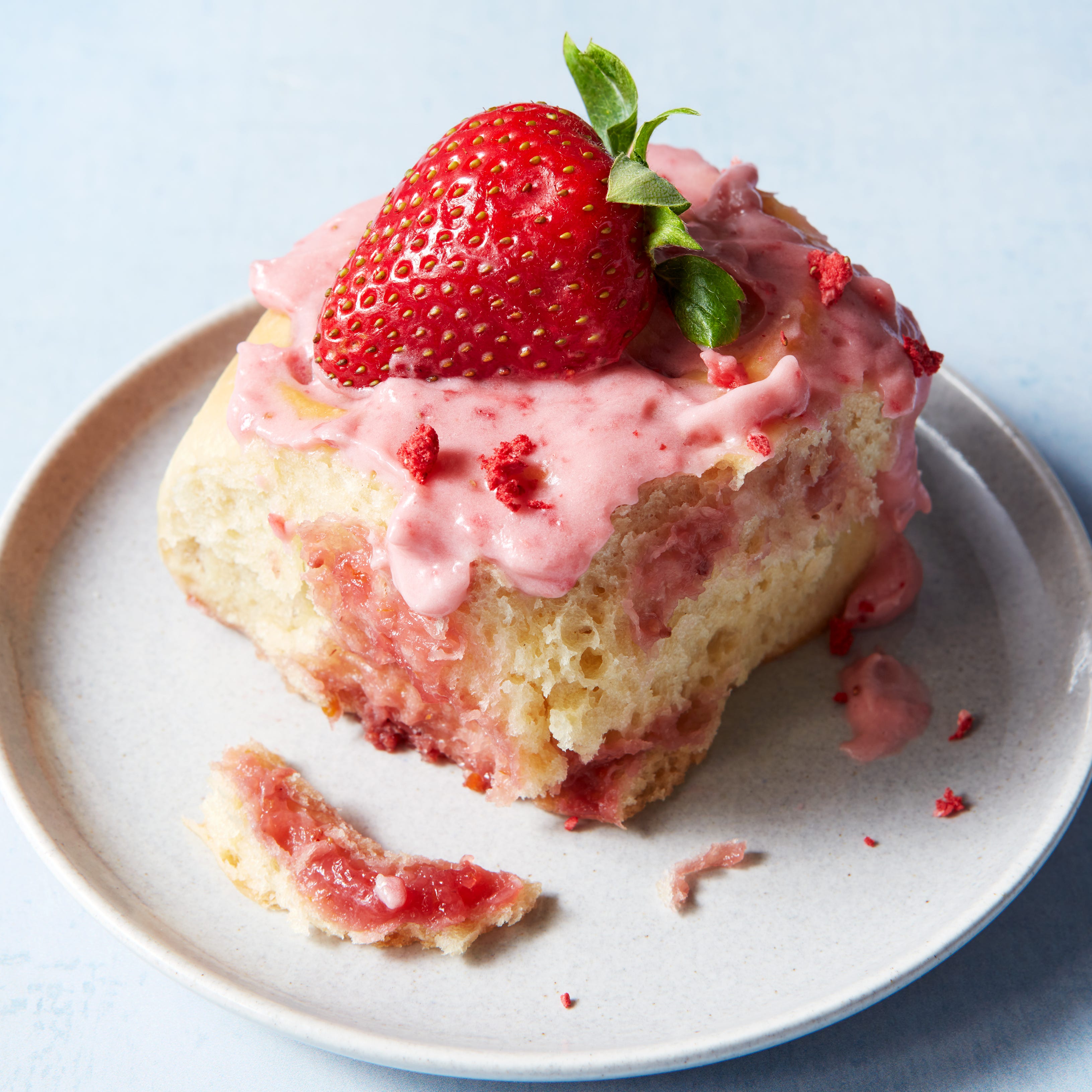 Best Strawberry Crunch Cinnamon Rolls Recipe How To Make Strawberry