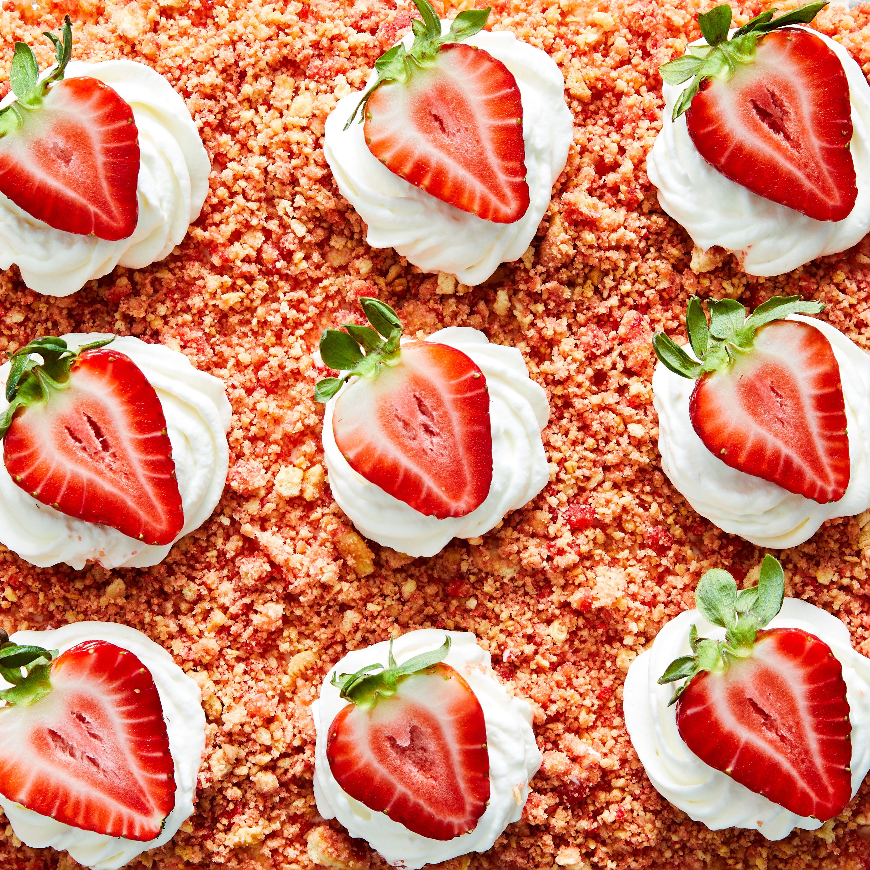 strawberry crunch cake topping