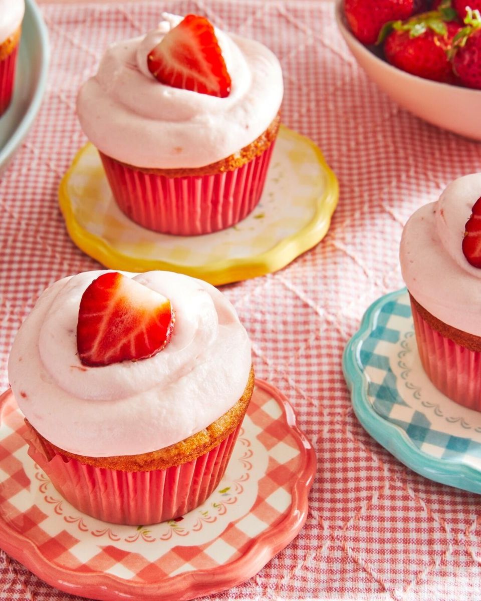 strawberry desserts strawberry cupcakes
