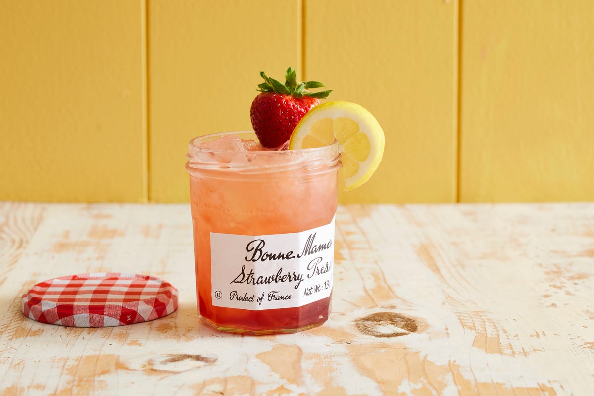 How to Stir Up a Strawberry Lemonade Jam Jar Cocktail