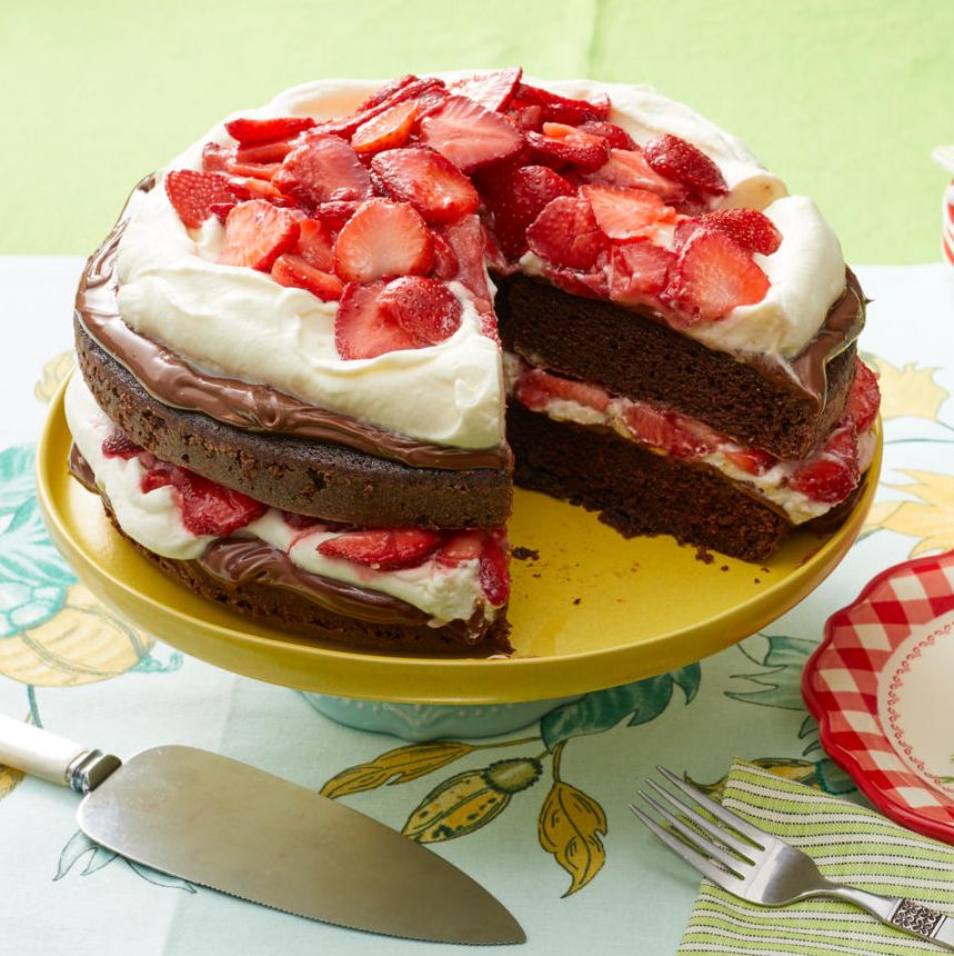 strawberry nutella cake
