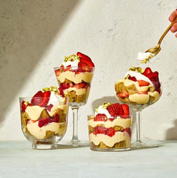 strawberry pistachio cake parfaits strawberry pistachio cake parfaits in clear glasses
