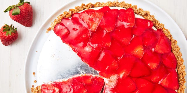 strawberry pretzel tart