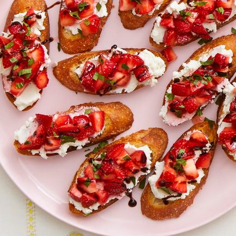 strawberry and goat cheese crostini with balsamic