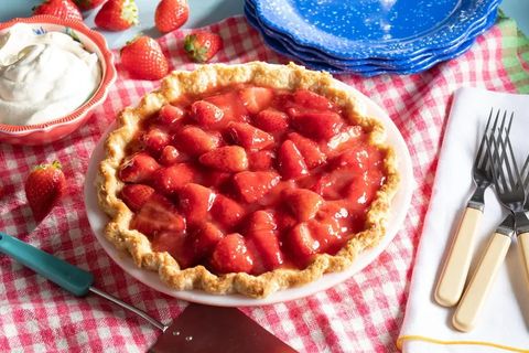 easy strawberry pie on red checkered cloth with blue plates