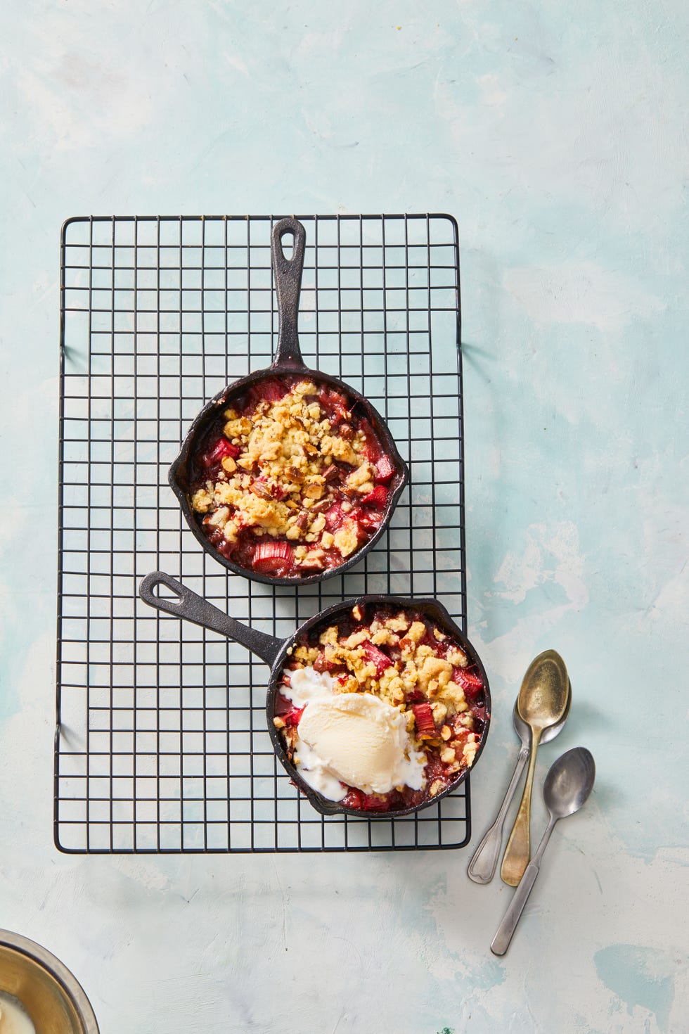 strawberry rhubarb crumble
