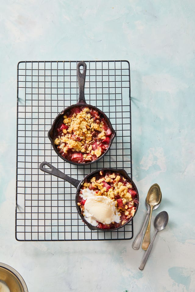 strawberry rhubarb crumble