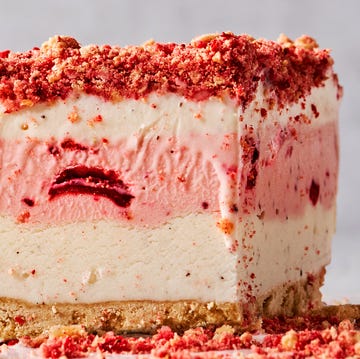 Strawberry Shortcake Ice Cream Cake layers of strawberry ice cream and vanilla ice cream on top of a sandwich cookie base