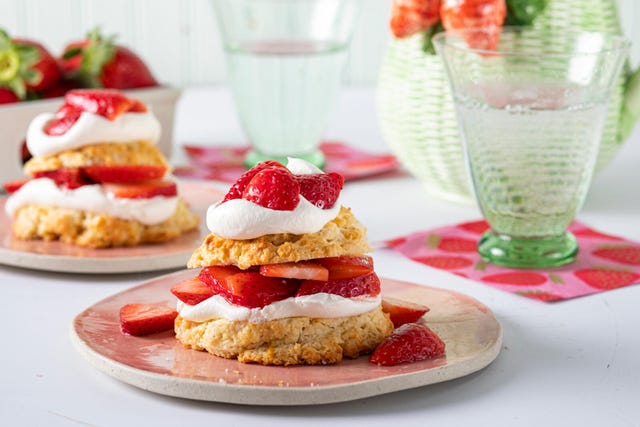 The Pioneer Woman Makes Strawberry Ice Cream, The Pioneer Woman