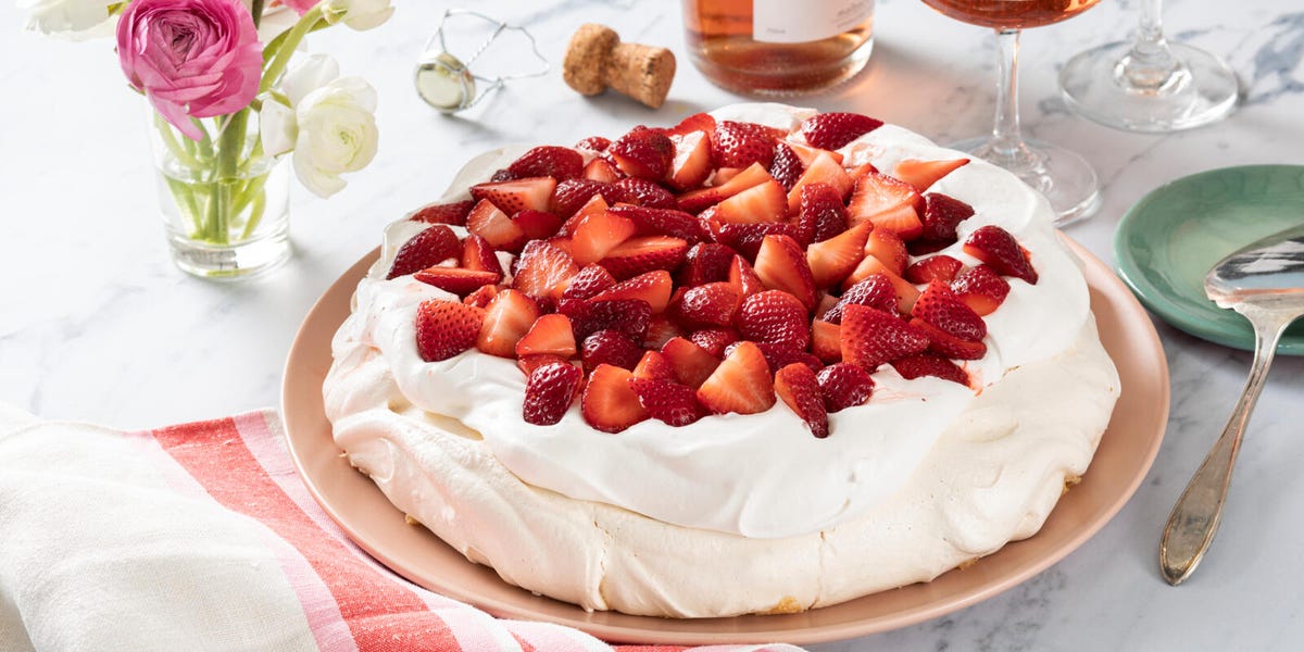 Best Strawberry Pavlova Recipe - How to Make Strawberry Pavlova