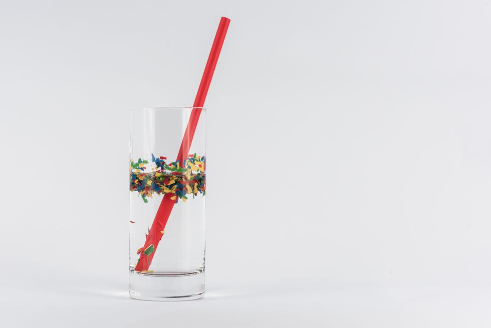 straws, microplastic and plastic in water
