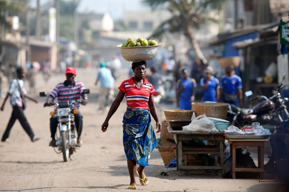 Het bereizen van minder bekende landen als Togo hier op de foto is een van de manieren waarmee competitieve reizigers de invloed op het milieu van hun vele reizen kunnen compenseren
