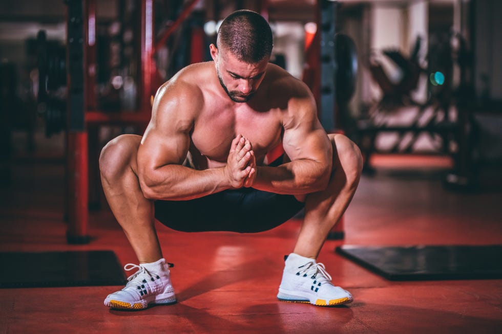 estirando en el gimnasio