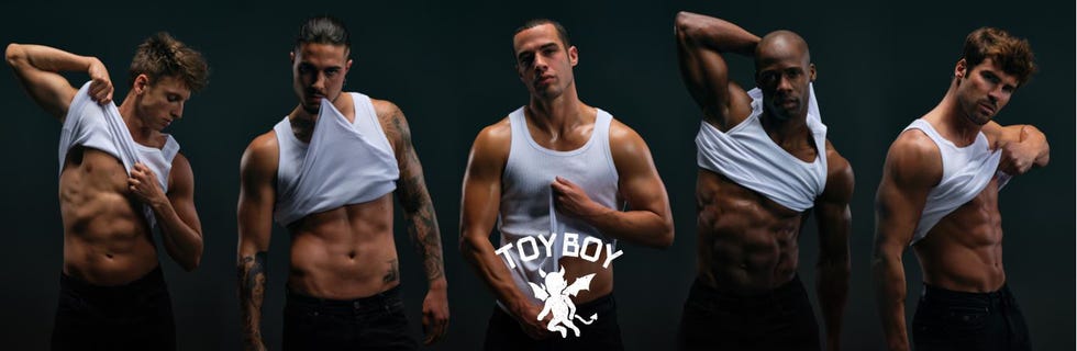 Muscle, Arm, Physical fitness, Bodybuilding, Bodybuilder, Chest, Competition event, Top, T-shirt, Exercise, 
