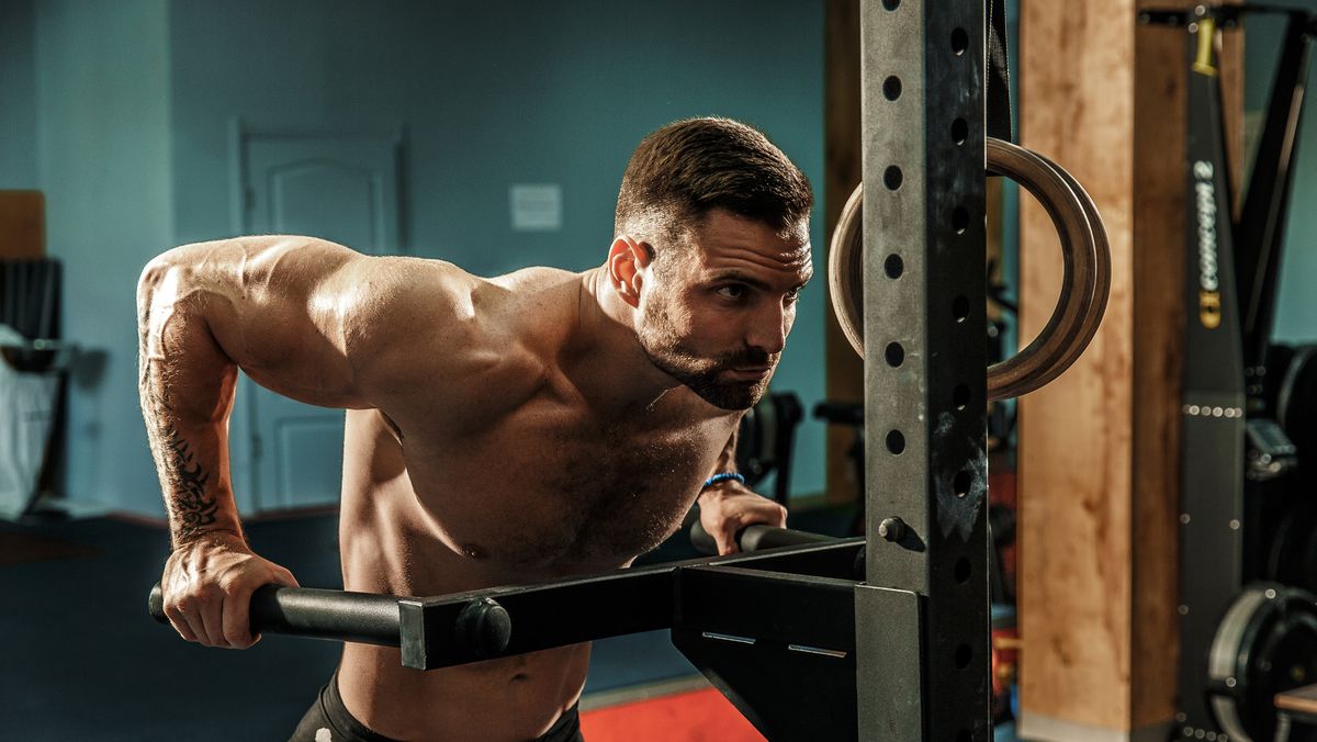 A Calisthenics Bicep Workout Blasts Your Biceps Without Weights