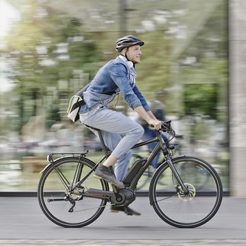 Decathlon sigue rebajando sus bicicletas eléctricas: plegable, con 45 km de  autonomía y con un 25% de descuento