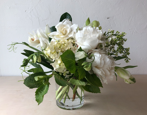 studio-choo-white-flower-arrangement