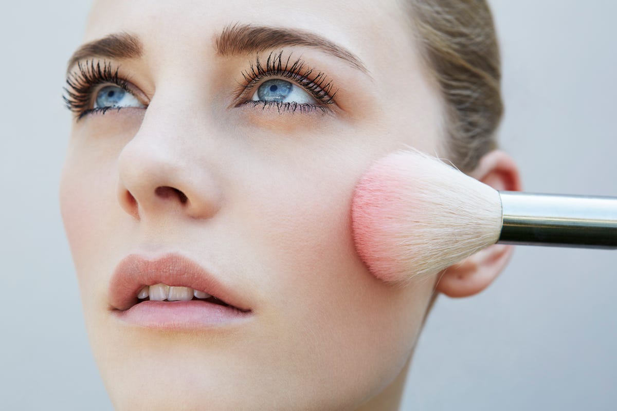 Come applicare il blush in modo semplice e veloce - Spinkup