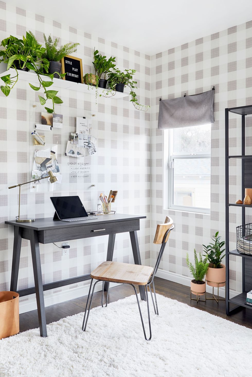 25 Desk Organization Ideas to Clear Up Your WFH Space