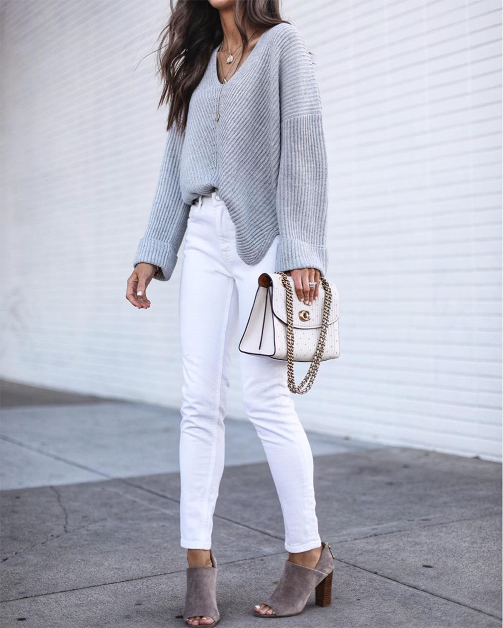 Pantalon blanco con online tacones