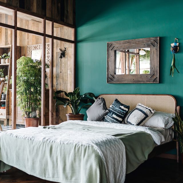 https://hips.hearstapps.com/hmg-prod/images/stylish-loft-bedroom-interior-with-brown-coloured-royalty-free-image-1697736478.jpg?crop=0.668xw:1.00xh;0.157xw,0&resize=640:*
