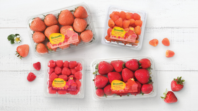 Food, Strawberry, Fruit, Strawberries, Natural foods, Plant, Berry, Produce, Sweetness, Local food, 