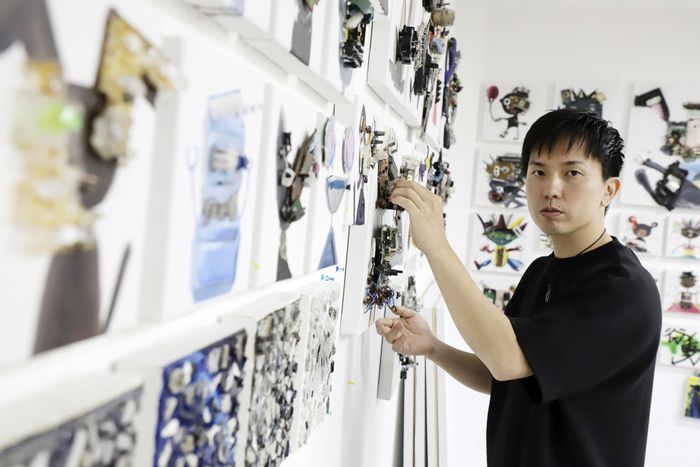 長坂真護の作品集発売廃棄物を使用してアートをつくり続ける唯一