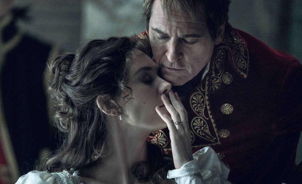 josephine and napoleon played by joaquin phenix kissing