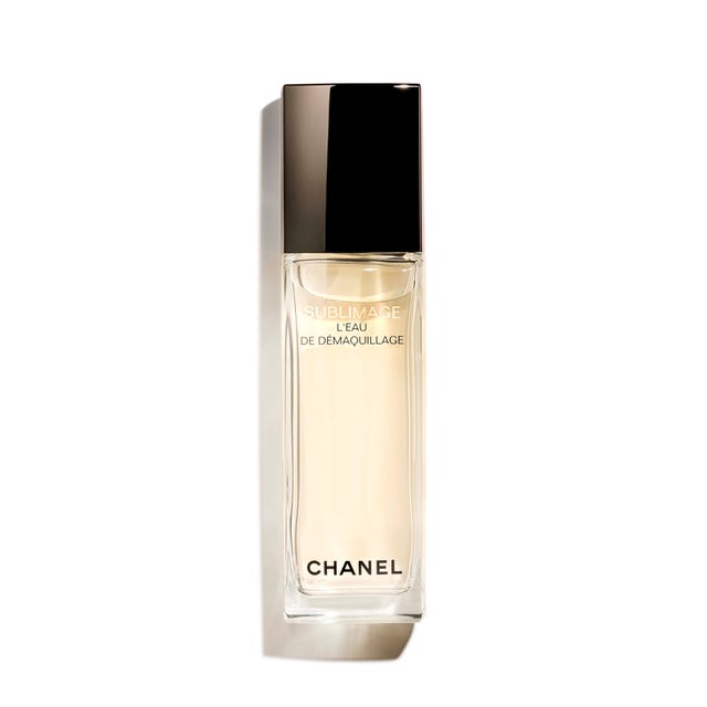 El agua limpiadora 'Sublimage L'Eau De Démaquillage' , de Chanel (100 €). Primer paso de su tratamiento de belleza.