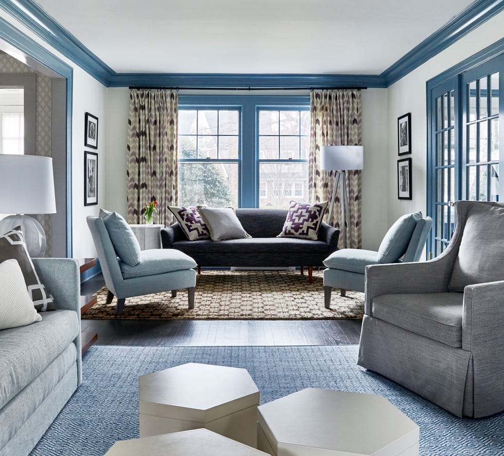 https://hips.hearstapps.com/hmg-prod/images/suburbs-transitional-design-living-room-painted-trim-blue-1549940646.jpg?crop=1xw:0.7357007858350741xh;center,top&resize=980:*