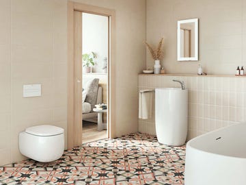 Baño moderno con suelo hidraulico