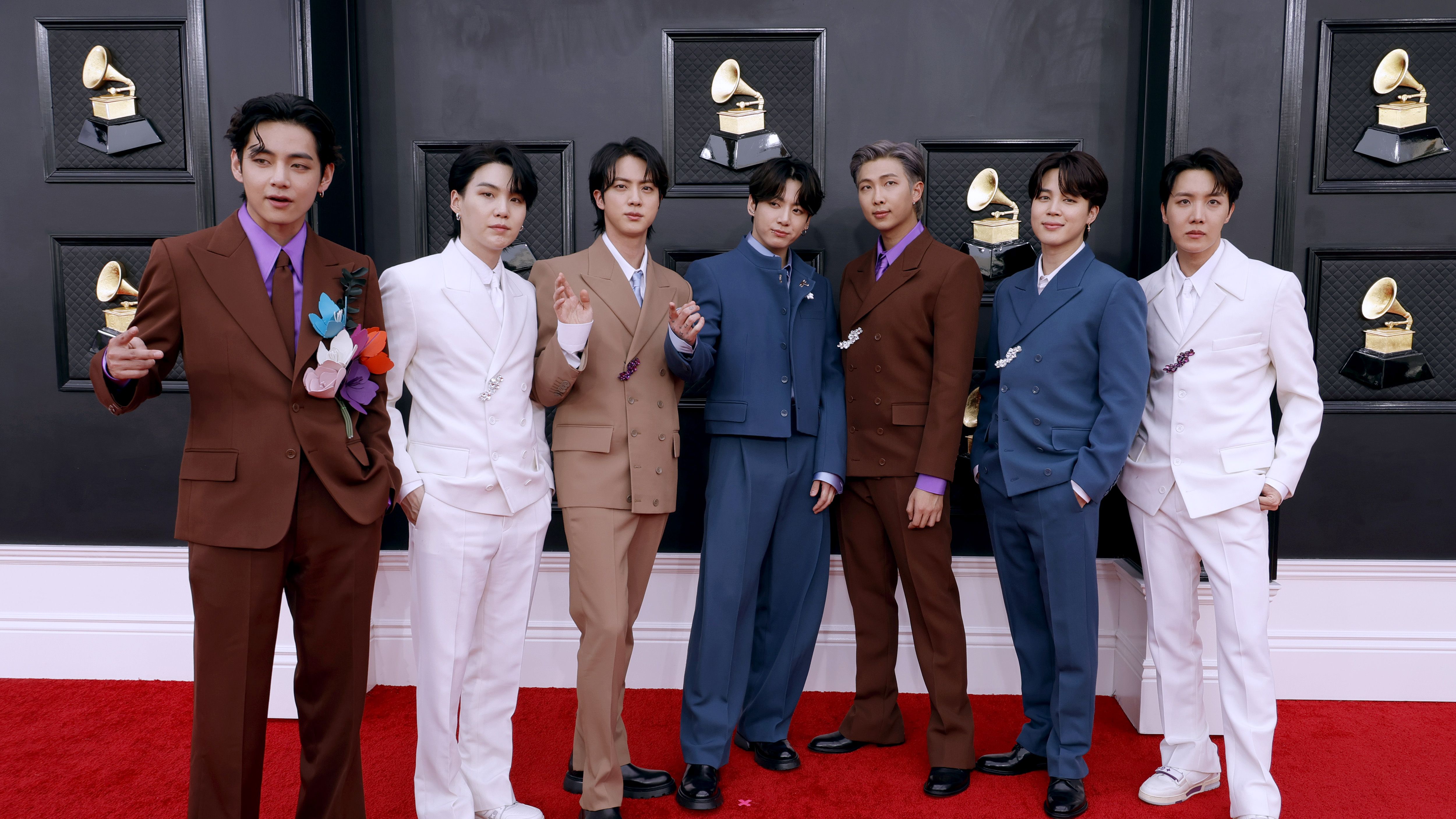 2022 Grammy Awards: Every Red Carpet Fashion Look