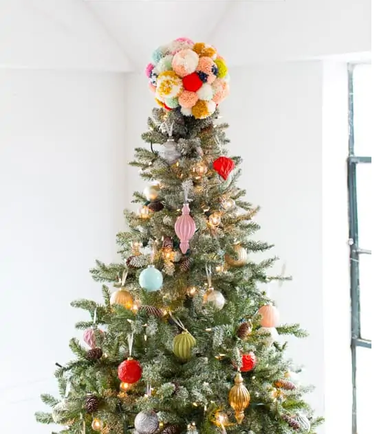 Christmas Tree Decorating Ideas 2022: 68 Best Themes & Trends