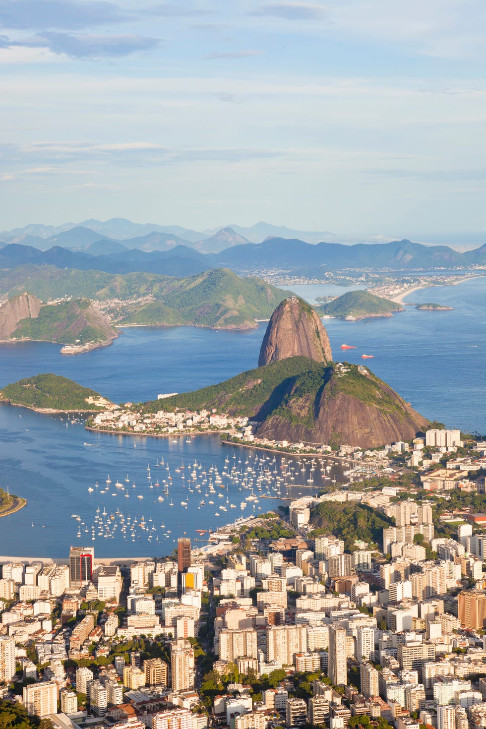 sugarloaf mountain in guanabara bay rio de janeiro