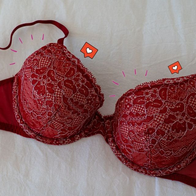 Ideas para añadir un Bralette rojo a tu look de San Valentín