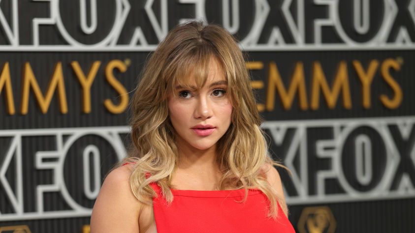preview for Suki Waterhouse Plays 'Ask Me Anything'
