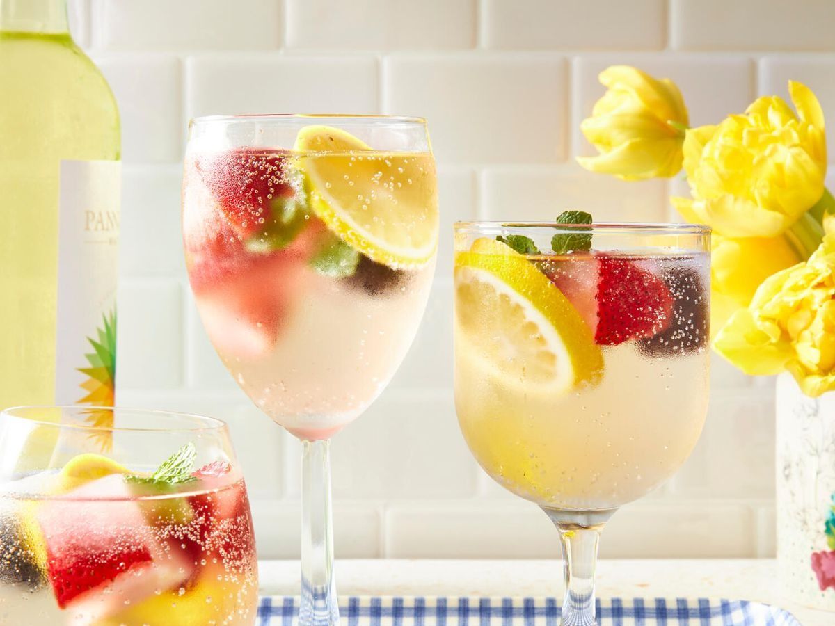 Refreshing Summer Pitcher Drinks and Cocktails for a Crowd