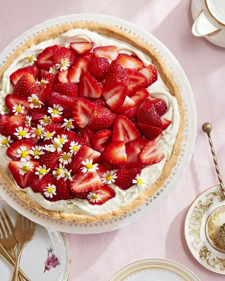 mascarpone strawberry tart topped with fresh strawberries and chamomile flowers for garnish