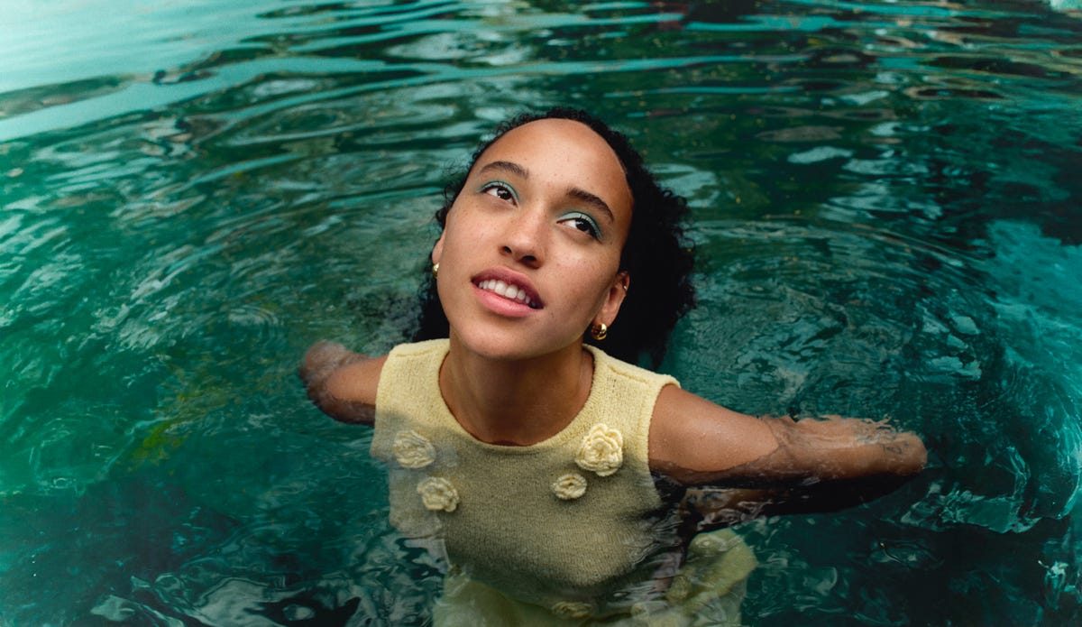 Fragrance Experts Say the Biggest Summer Perfume Trend Is Smelling Like a Hot, Sweaty Vacation