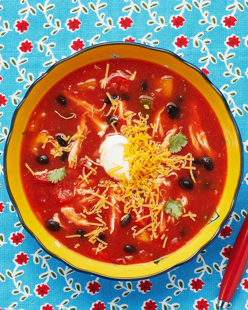 chicken tortilla soup, yellow bowl, blue linen