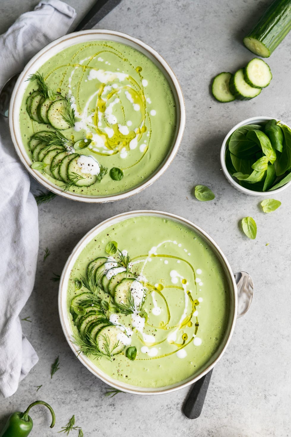 https://hips.hearstapps.com/hmg-prod/images/summer-soups-green-goddess-1558123499.jpg?crop=1.00xw:0.834xh;0,0.166xh&resize=980:*