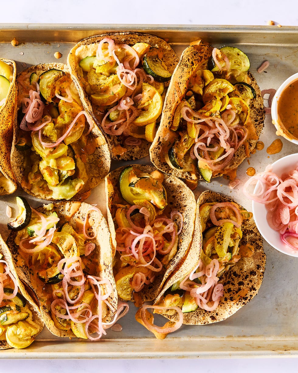 Summer Squash Sliced ​​Tacos with Tahini Hummus and Pickled Shallots